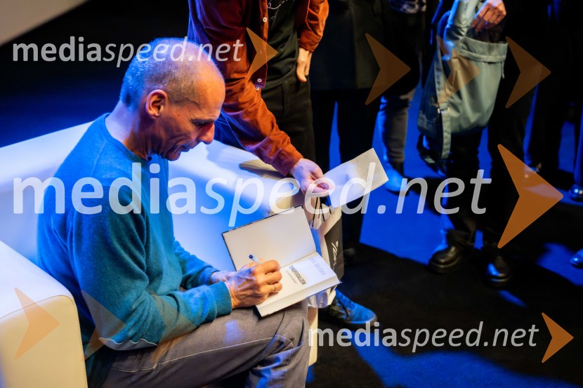 Janis Varufakis v Kritičnem kabaretu Cankarjevega doma