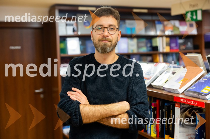  Sašo Puljarević, literarni kritikPredstavitev knjižnih novosti Cankarjeve založbe