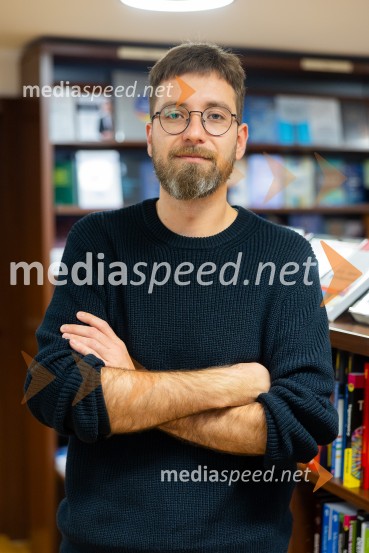  Sašo Puljarević, literarni kritikPredstavitev knjižnih novosti Cankarjeve založbe