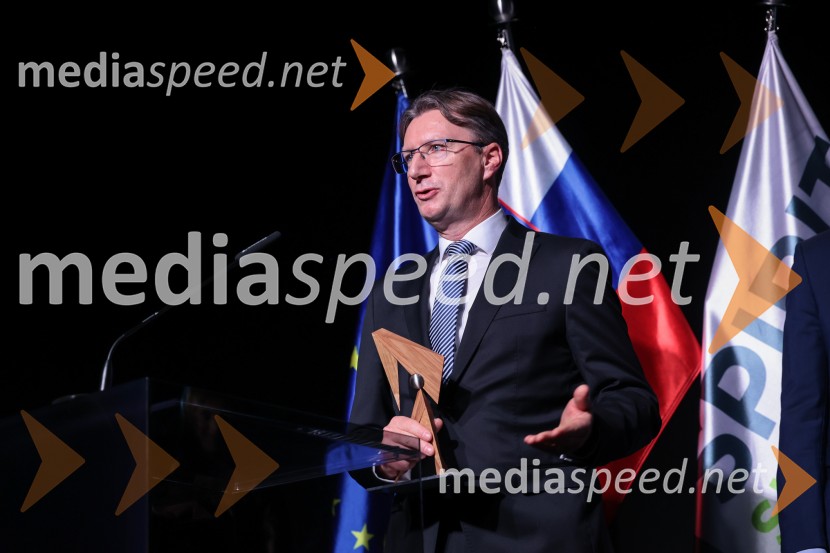 Slovenija podelila nagrade najboljšim tujim investitorjem 2025