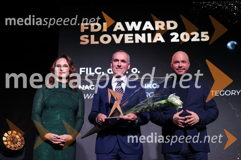  Tamara Zajec Balažič, direktorica, SPIRIT Slovenija;  ... ;  Matevž Frangež, državni sekretarSlovenija podelila nagrade najboljšim tujim investitorjem 2025