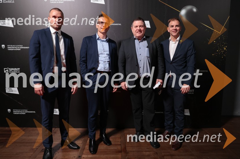  ... ;  ... ;  Peter  Frankl, glavni urednik in direktor Časnika Finance;  ... Slovenija podelila nagrade najboljšim tujim investitorjem 2025