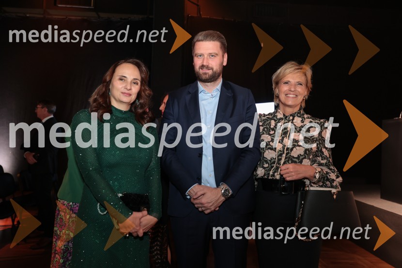  Tamara Zajec Balažič, direktorica, SPIRIT Slovenija;  ... ;  Aleša Mižigoj, direktorica Medex, d. o. o.Slovenija podelila nagrade najboljšim tujim investitorjem 2025