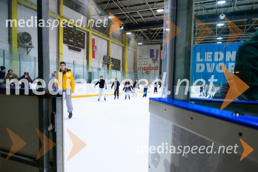 Študentsko drsanje znova privabilo številne navdušence na led