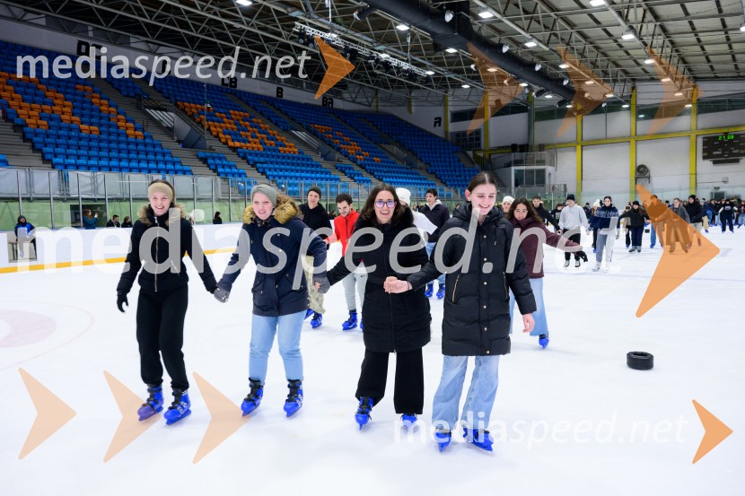 Študentsko drsanje znova privabilo številne navdušence na led