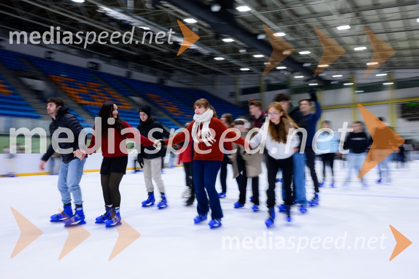 Študentsko drsanje znova privabilo številne navdušence na led