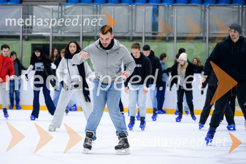 Študentsko drsanje znova privabilo številne navdušence na led