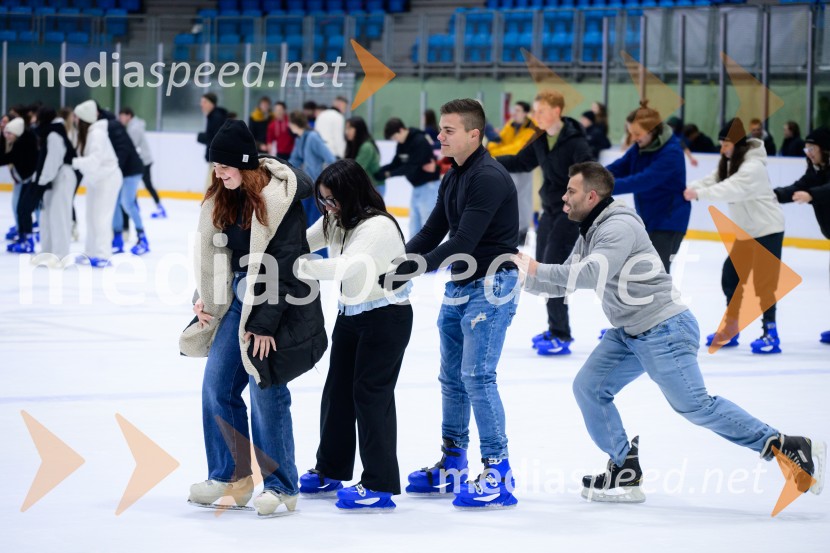 Študentsko drsanje znova privabilo številne navdušence na led