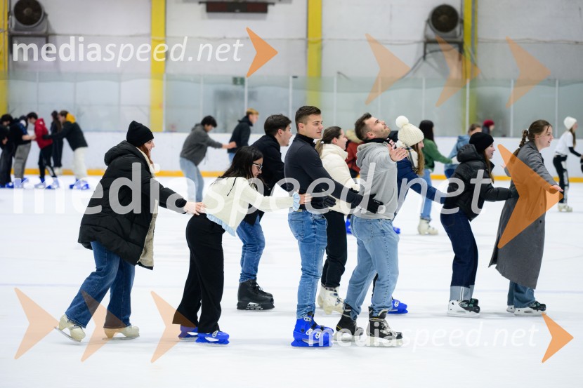 Študentsko drsanje znova privabilo številne navdušence na led