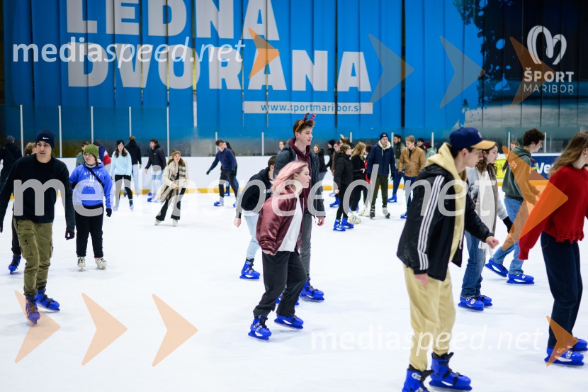 Študentsko drsanje znova privabilo številne navdušence na led