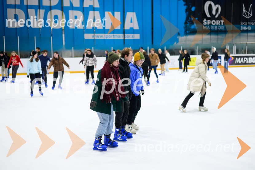Študentsko drsanje znova privabilo številne navdušence na led