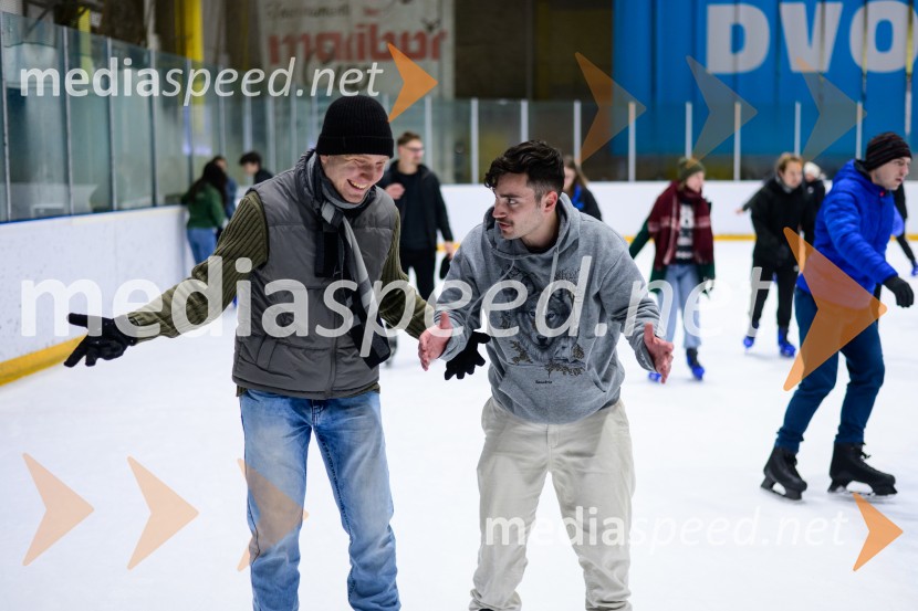 Študentsko drsanje znova privabilo številne navdušence na led