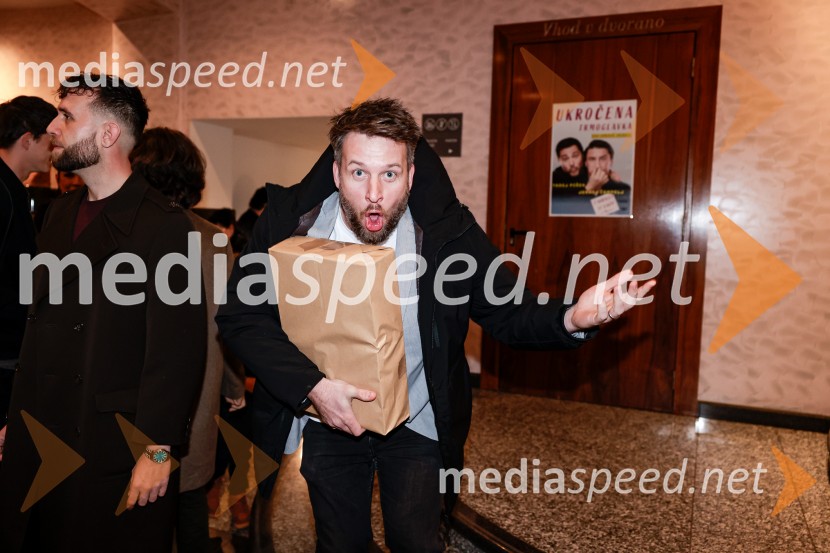 Smrdljivci, premira slovenske mladinske serije