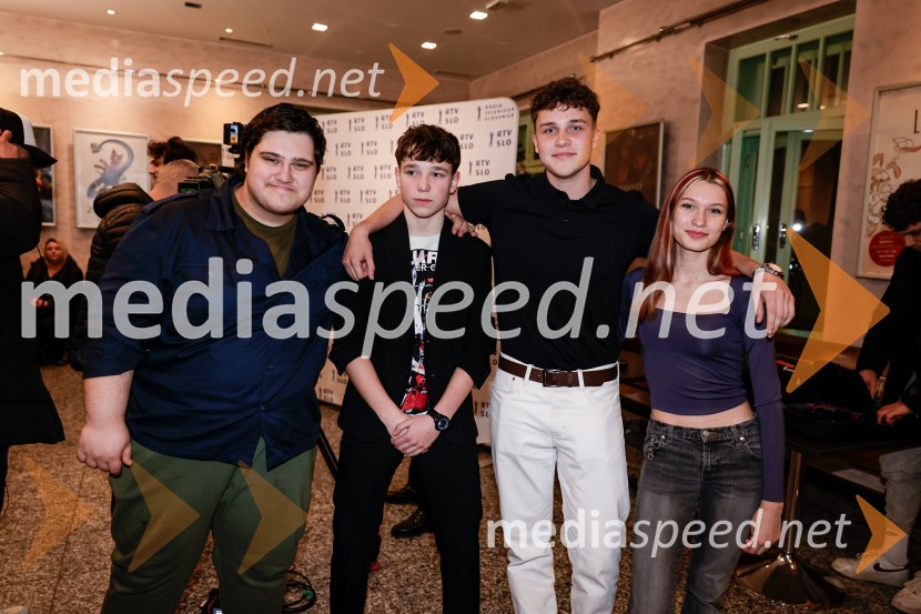 Smrdljivci, premira slovenske mladinske serije