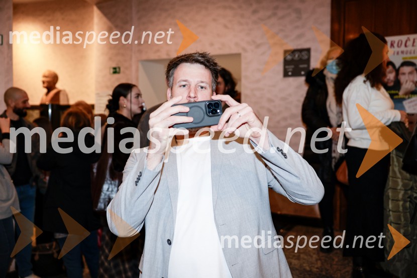 Smrdljivci, premira slovenske mladinske serije