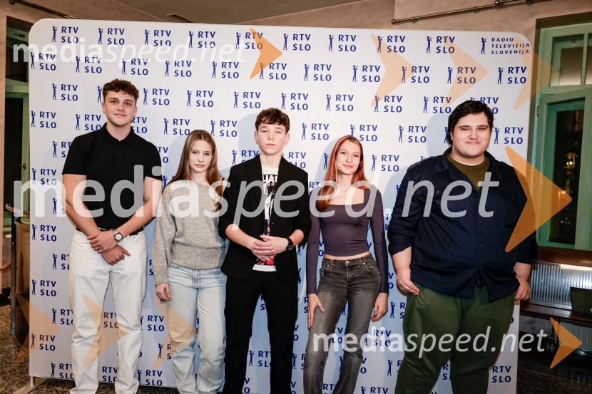 Smrdljivci, premira slovenske mladinske serije