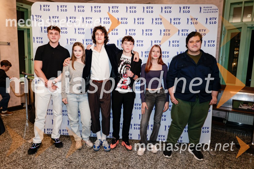 Smrdljivci, premira slovenske mladinske serije