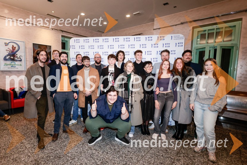 Smrdljivci, premira slovenske mladinske serije