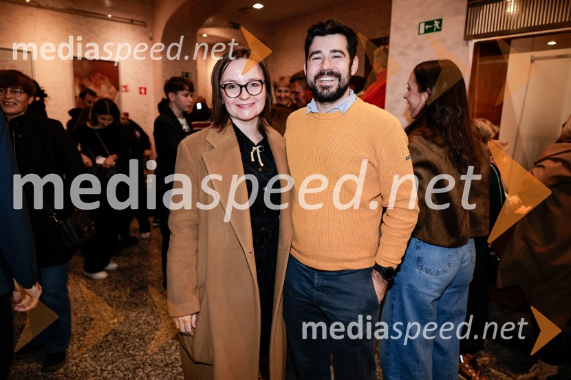 Smrdljivci, premira slovenske mladinske serije