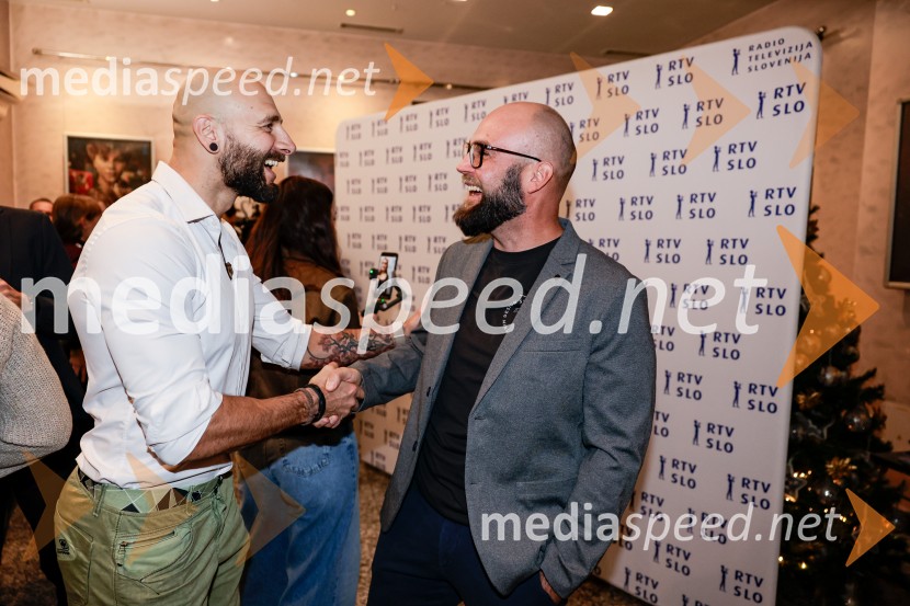 Smrdljivci, premira slovenske mladinske serije