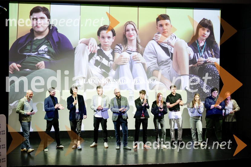 Smrdljivci, premira slovenske mladinske serije