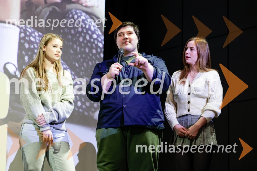 Smrdljivci, premira slovenske mladinske serije