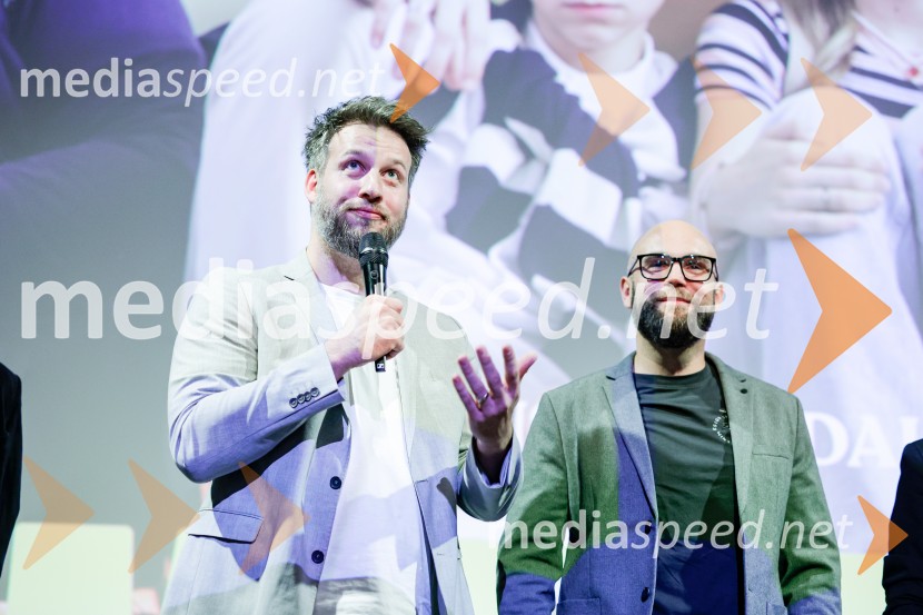 Smrdljivci, premira slovenske mladinske serije