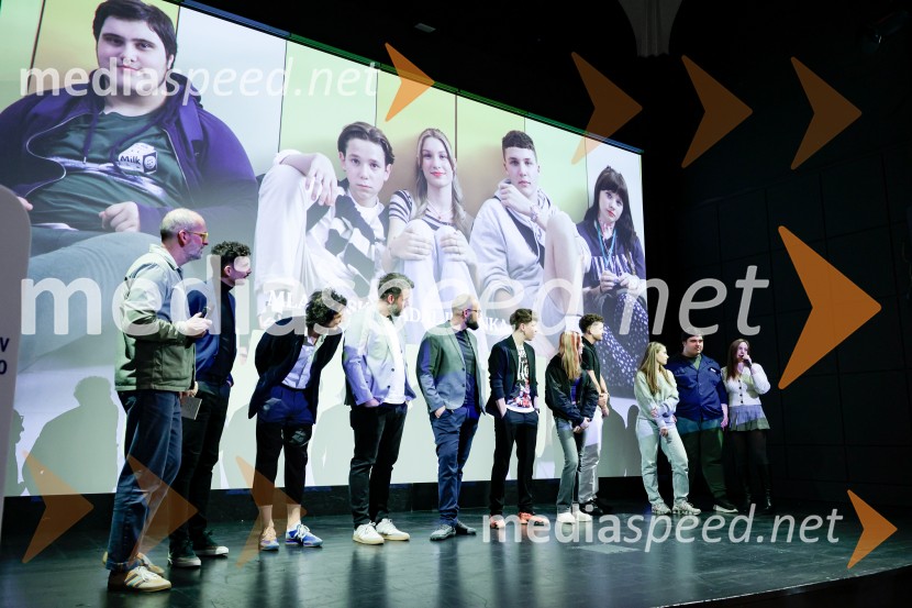 Smrdljivci, premira slovenske mladinske serije