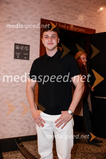 Smrdljivci, premira slovenske mladinske serije