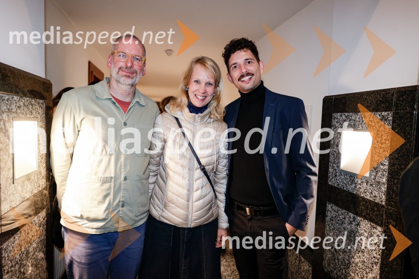 Smrdljivci, premira slovenske mladinske serije