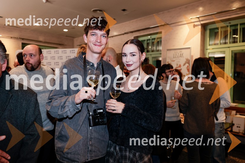 Smrdljivci, premira slovenske mladinske serije