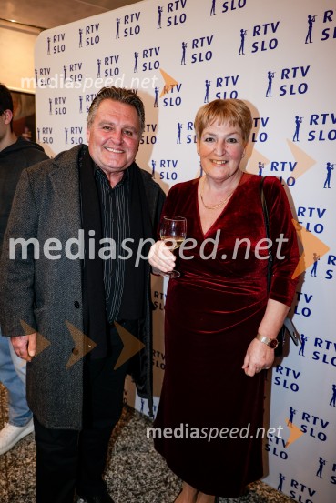 Smrdljivci, premira slovenske mladinske serije