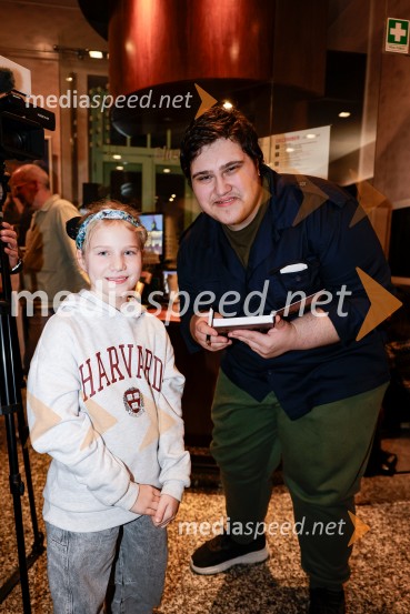 Smrdljivci, premira slovenske mladinske serije