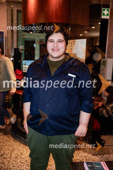 Smrdljivci, premira slovenske mladinske serije