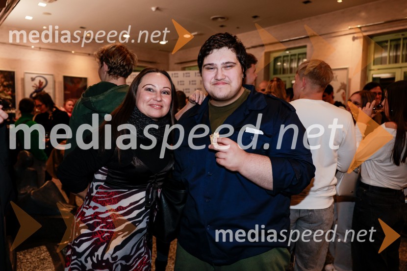 Smrdljivci, premira slovenske mladinske serije