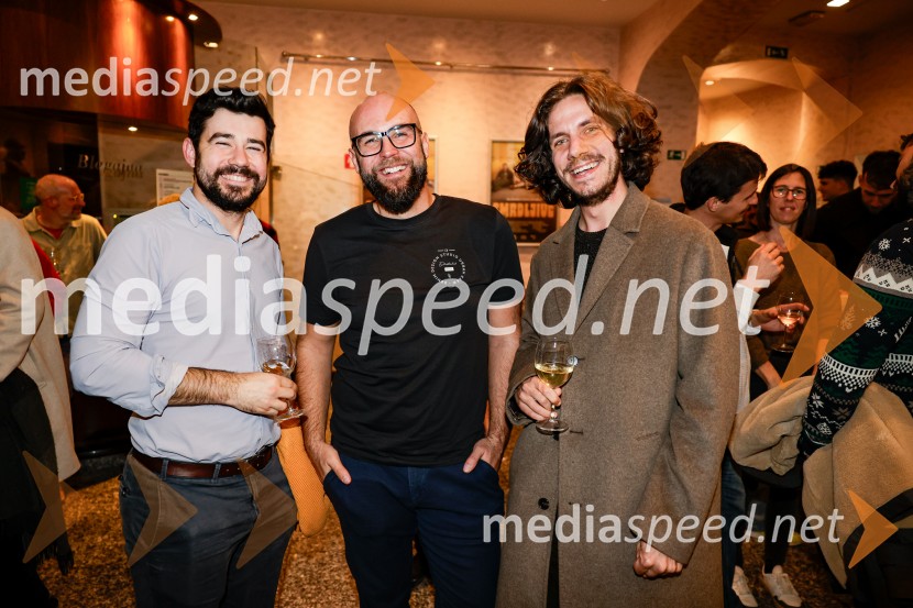 Smrdljivci, premira slovenske mladinske serije