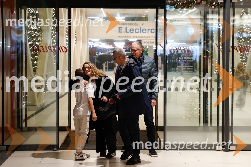 Podelitev druge zlate role za ustvarjalce filma Belo se pere na 90