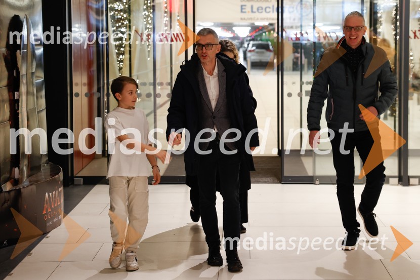 Podelitev druge zlate role za ustvarjalce filma Belo se pere na 90