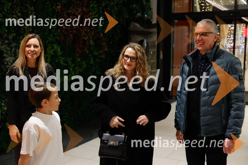 Podelitev druge zlate role za ustvarjalce filma Belo se pere na 90