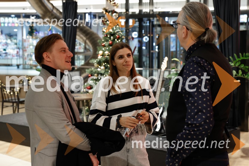 Podelitev druge zlate role za ustvarjalce filma Belo se pere na 90