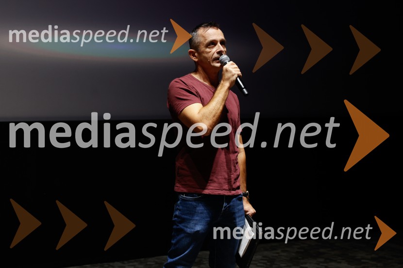 Podelitev druge zlate role za ustvarjalce filma Belo se pere na 90