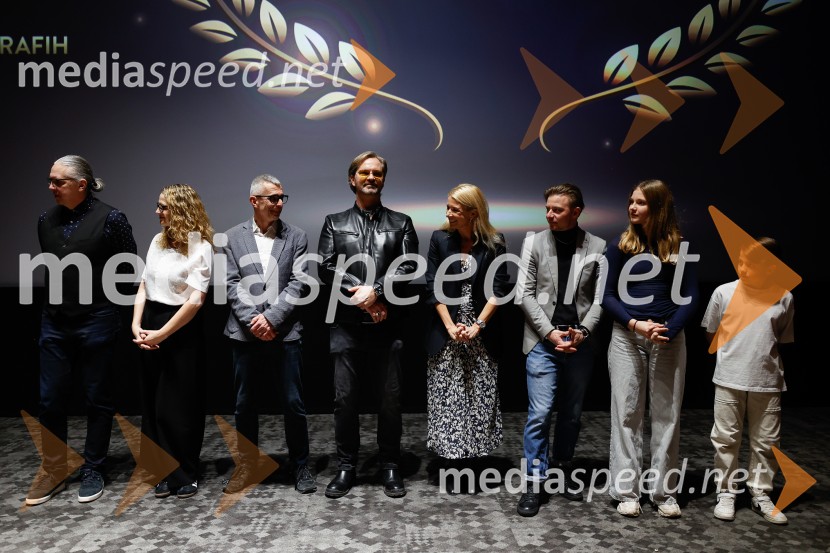 Podelitev druge zlate role za ustvarjalce filma Belo se pere na 90