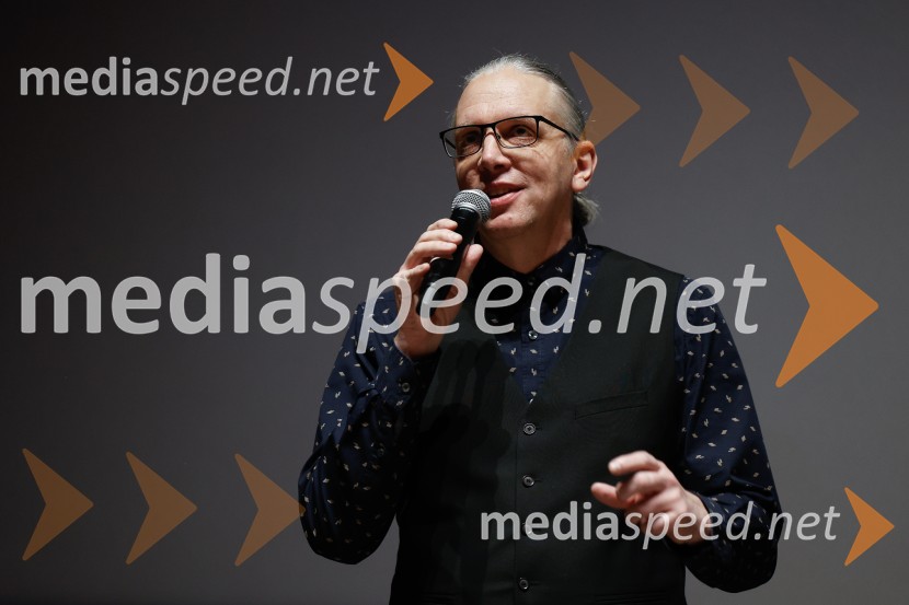 Podelitev druge zlate role za ustvarjalce filma Belo se pere na 90