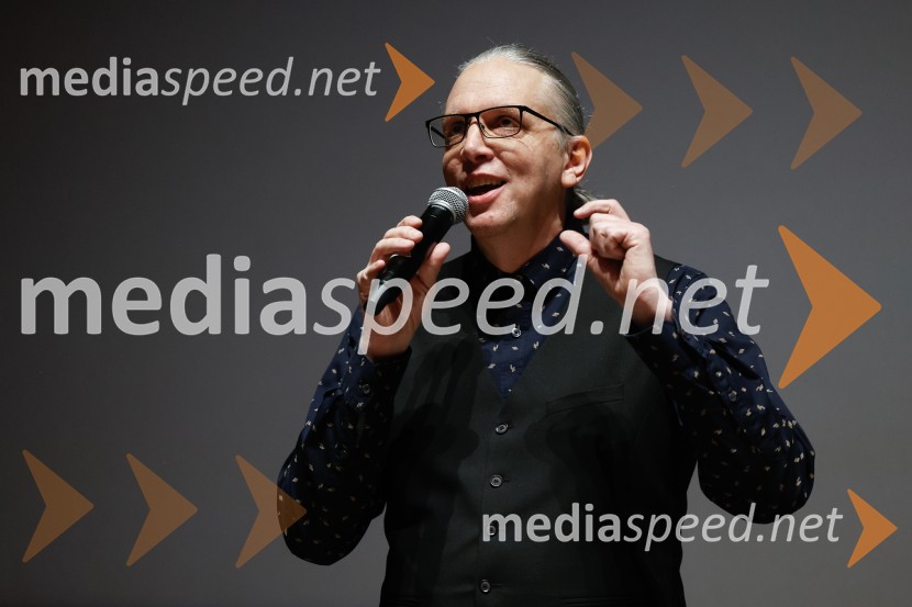 Podelitev druge zlate role za ustvarjalce filma Belo se pere na 90