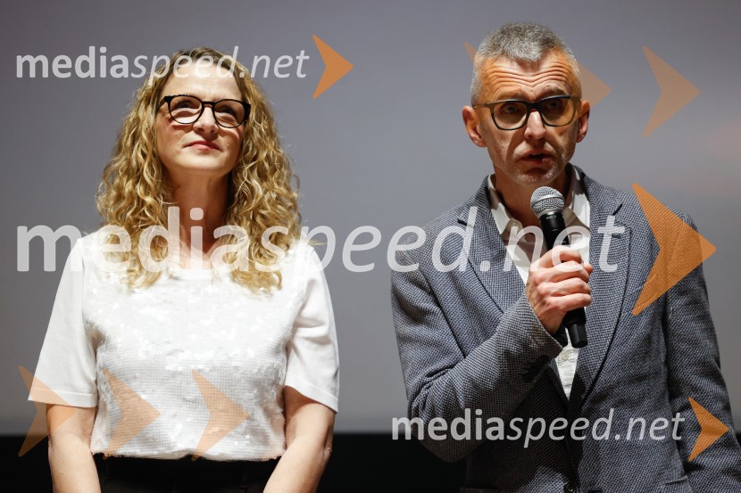 Podelitev druge zlate role za ustvarjalce filma Belo se pere na 90