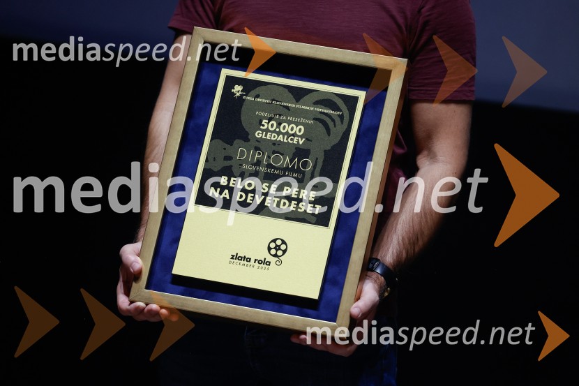 Podelitev druge zlate role za ustvarjalce filma Belo se pere na 90