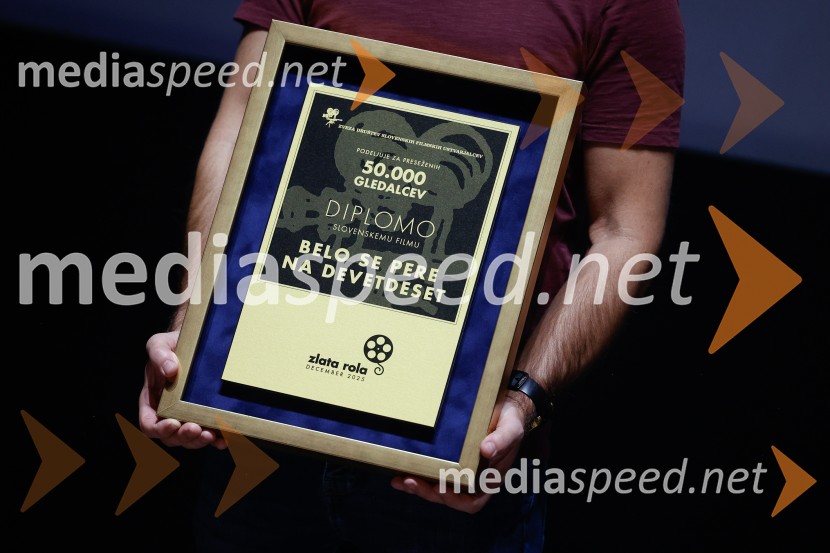 Podelitev druge zlate role za ustvarjalce filma Belo se pere na 90