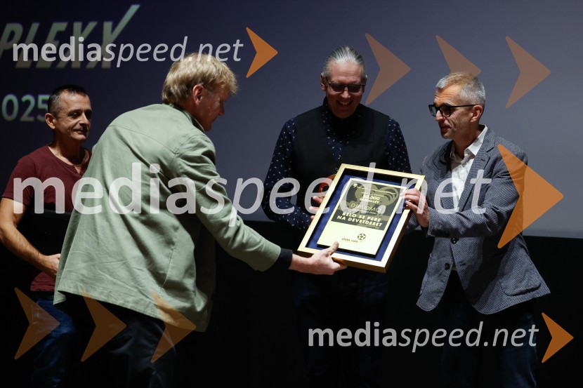 Podelitev druge zlate role za ustvarjalce filma Belo se pere na 90