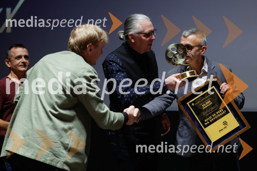 Podelitev druge zlate role za ustvarjalce filma Belo se pere na 90