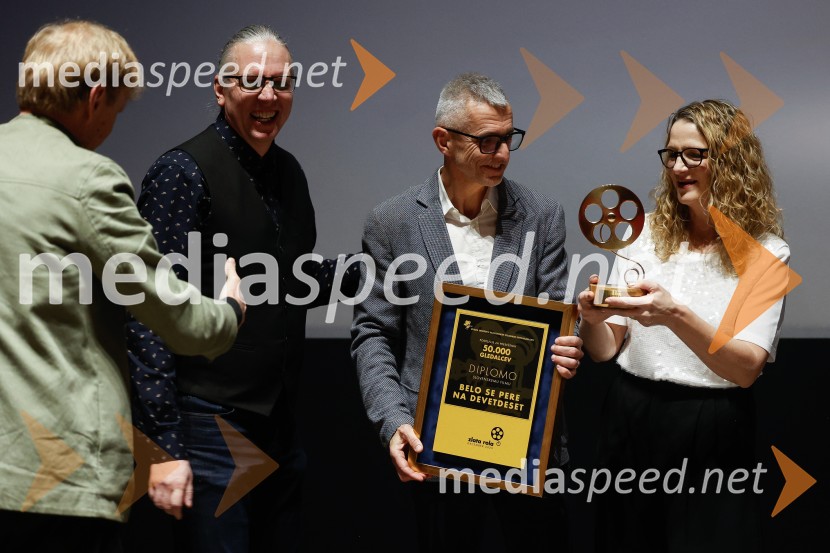 Podelitev druge zlate role za ustvarjalce filma Belo se pere na 90